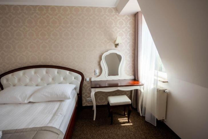 Hotel Palacowa Narol ภายนอก รูปภาพ