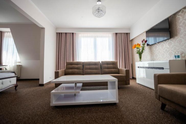 Hotel Palacowa Narol ภายนอก รูปภาพ